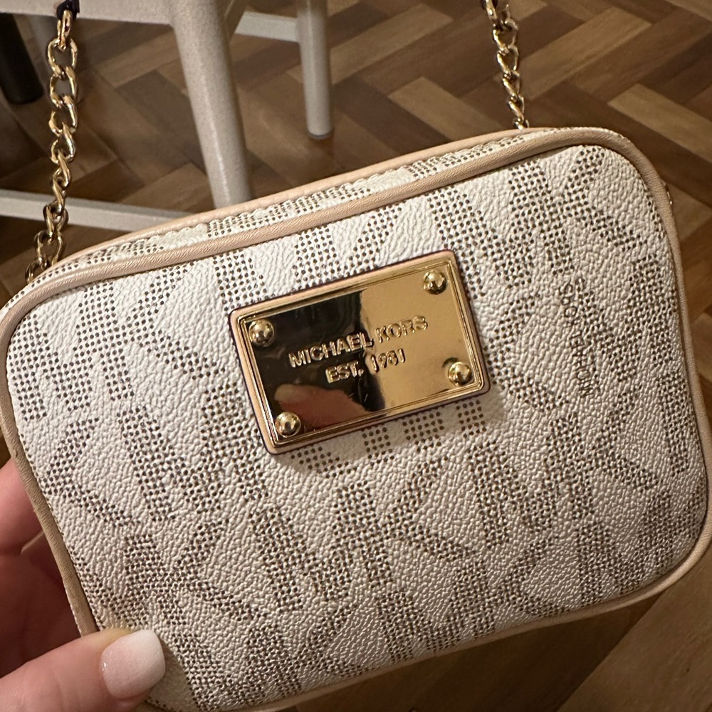 EUC Michael Kors Crossbody